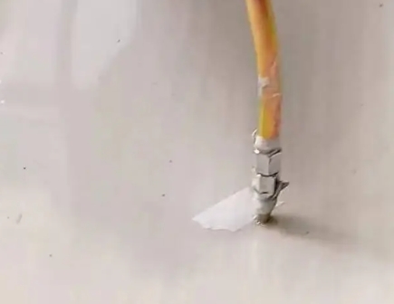 通海瓷砖空鼓维修公司专业解答在瓷砖铺贴过程中，如果使用的砂料过粗（如全部使用了粗砂），可能会导致以下问题